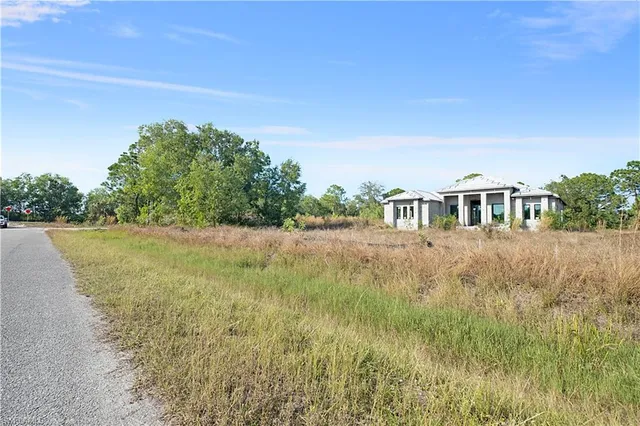 $450,000 | 2319 54th Avenue Northeast, Naples, FL 34120