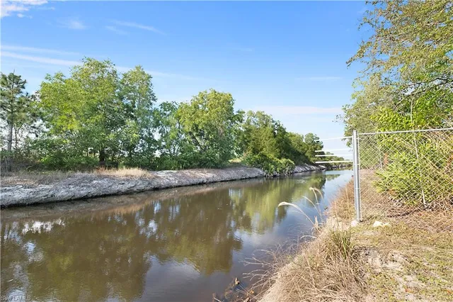 $450,000 | 2319 54th Avenue Northeast, Naples, FL 34120