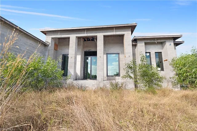 $450,000 | 2319 54th Avenue Northeast, Naples, FL 34120