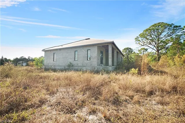 $450,000 | 2319 54th Avenue Northeast, Naples, FL 34120