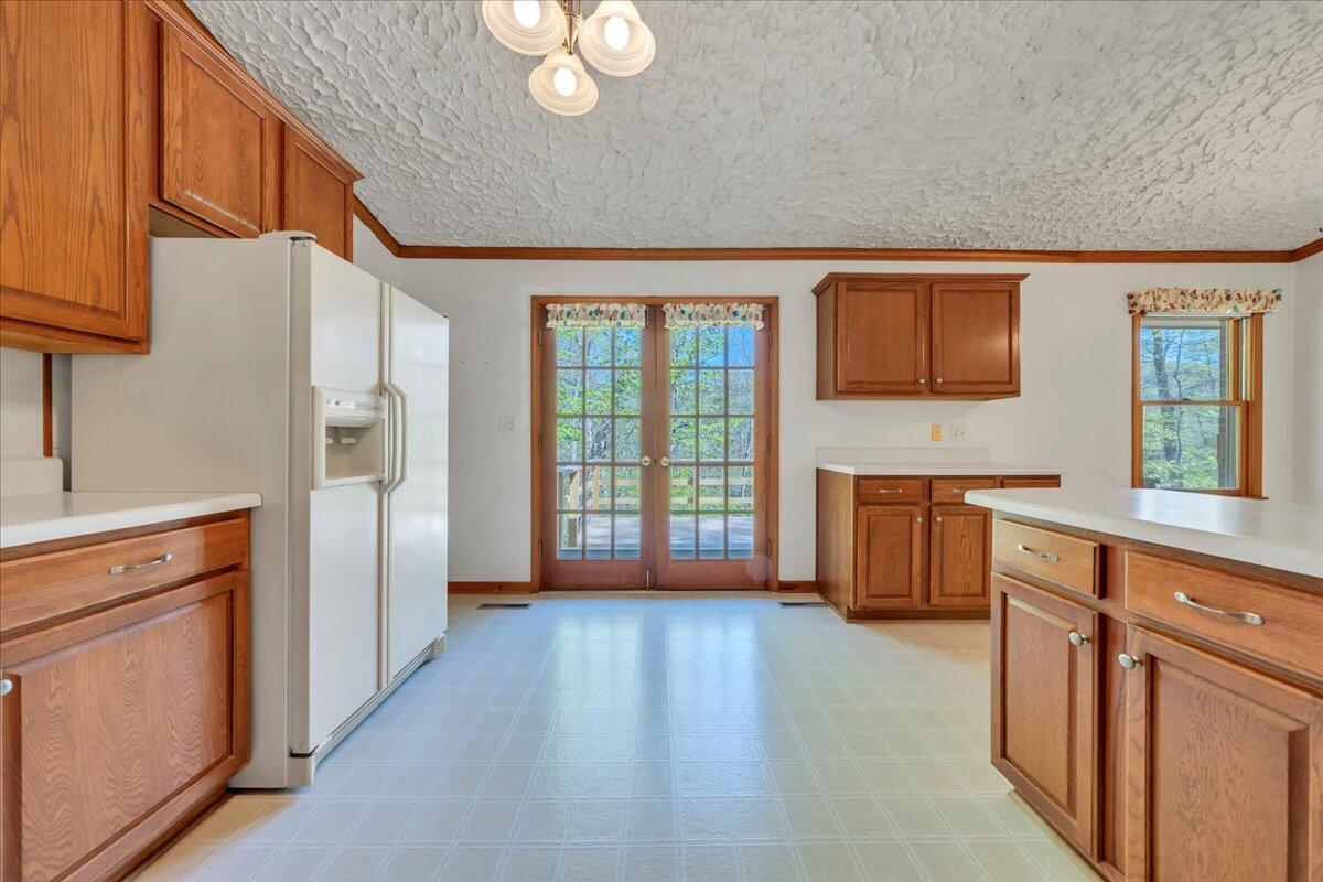 3160 Brian Road Salem, VA 24153 - Photo 15 of 56 15-MIB08853