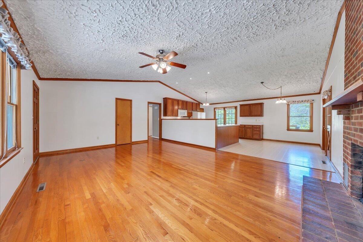 3160 Brian Road Salem, VA 24153 - Photo 8 of 56 08-MIB08889