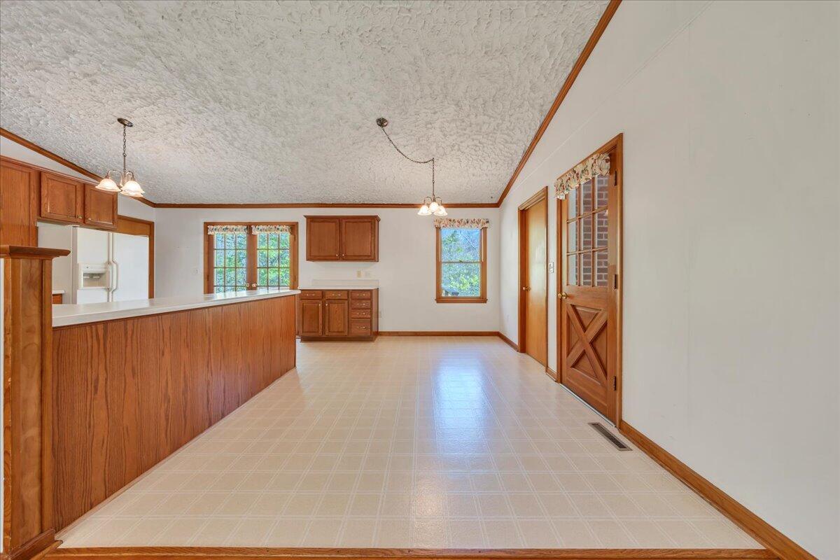 3160 Brian Road Salem, VA 24153 - Photo 10 of 56 10-MIB08841