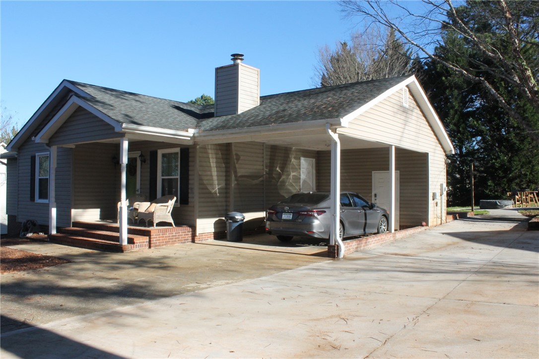 1217 Westgate Road Anderson, SC 29626 - Photo 2 of 23 Gallery Image 2