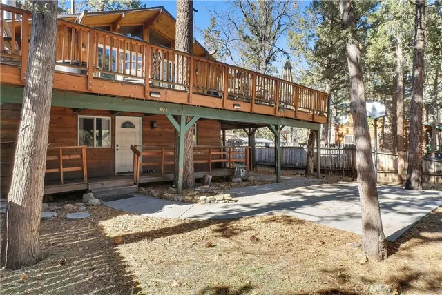 a view of a house with backyard porch