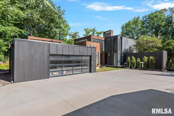 $950,000 | 1111 Williams Boulevard, Springfield, IL 62704