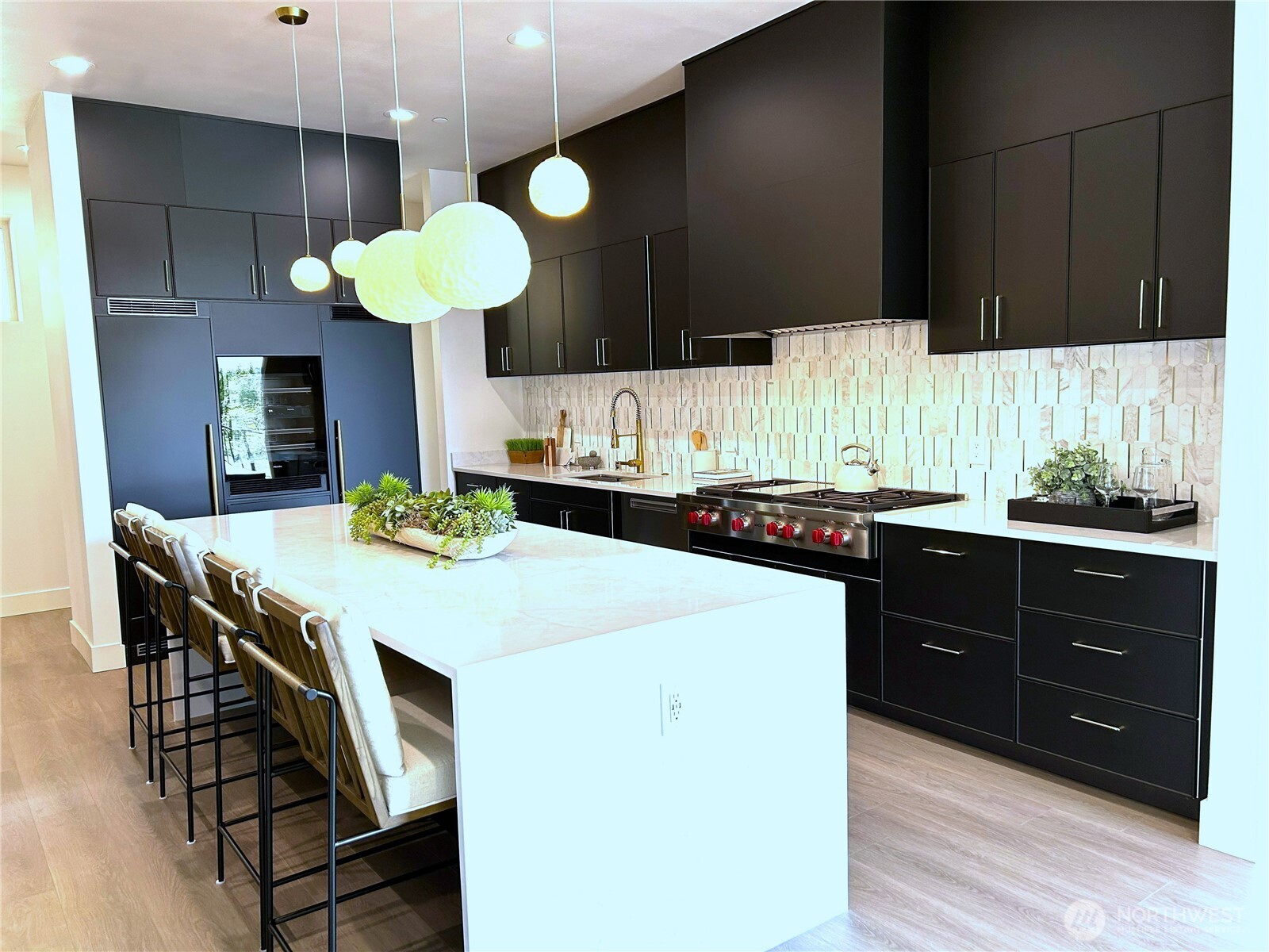 8243 West Mercer Way Mercer Island, WA 98040 - Photo 12 of 37