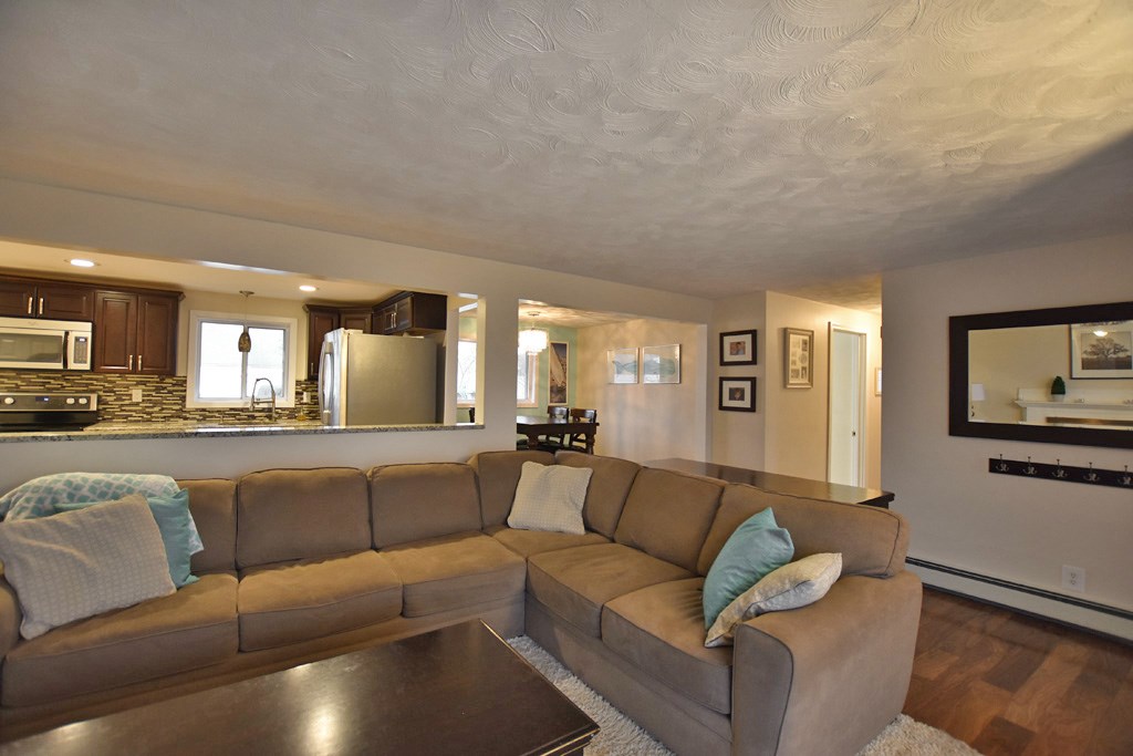 44 Whippoorwill Road Warwick, RI 02888 - Photo 8 of 27