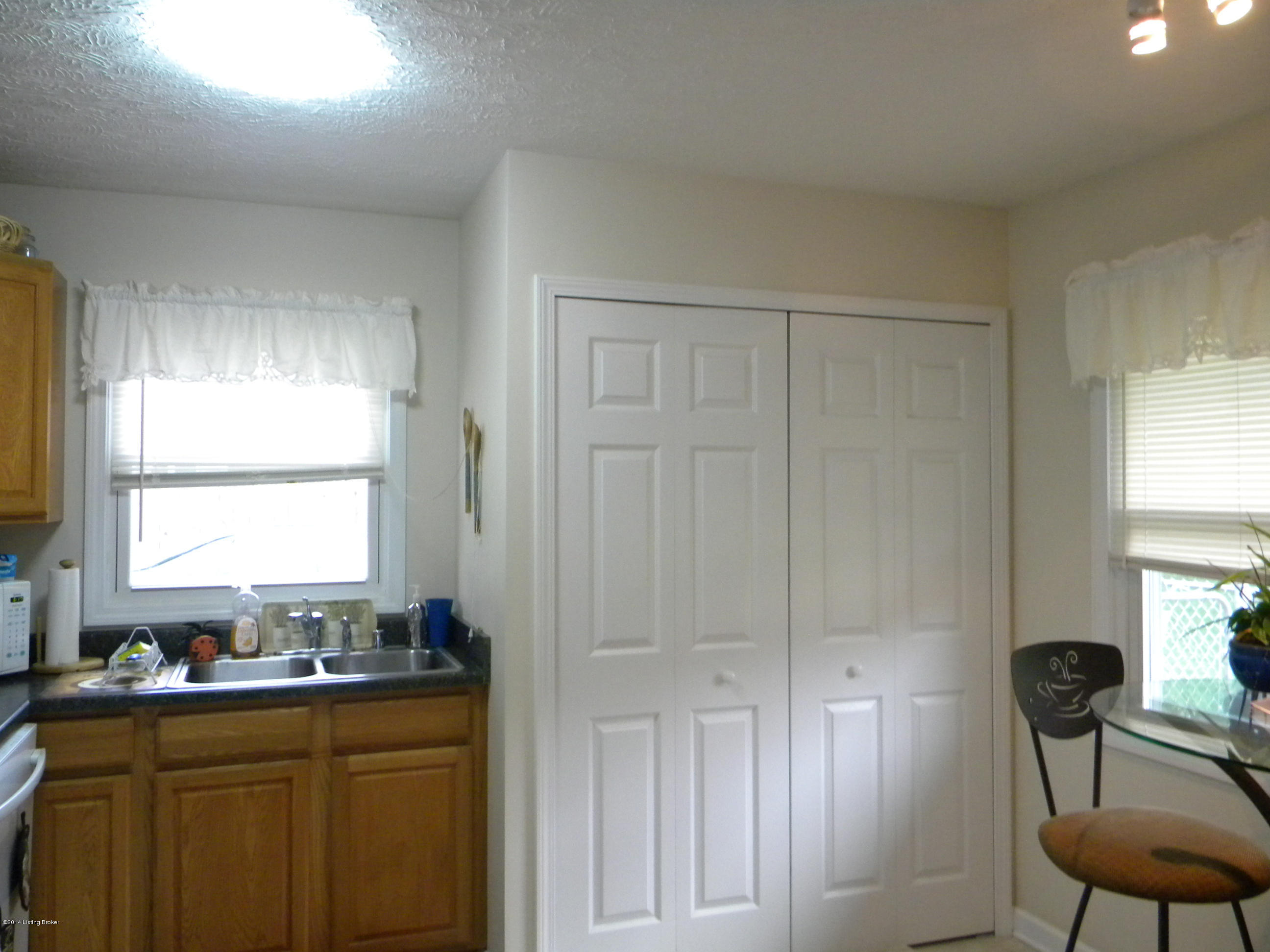1716 Millgate Road Louisville, KY 40223 - Photo 6 of 36 DSCN4383