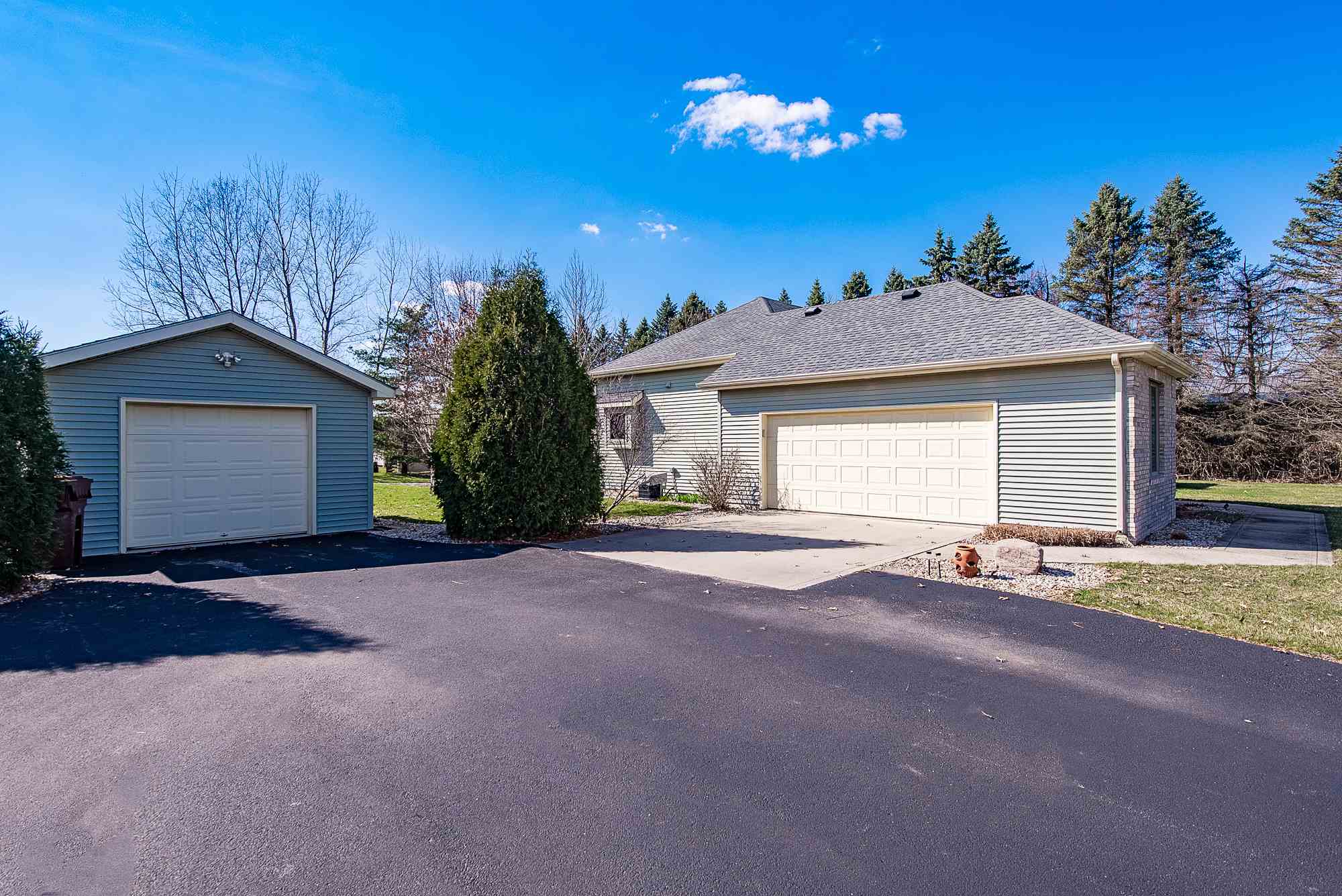 1027 West Gump Road Fort Wayne, IN 46845 - Photo 3 of 36 Gallery Image 3