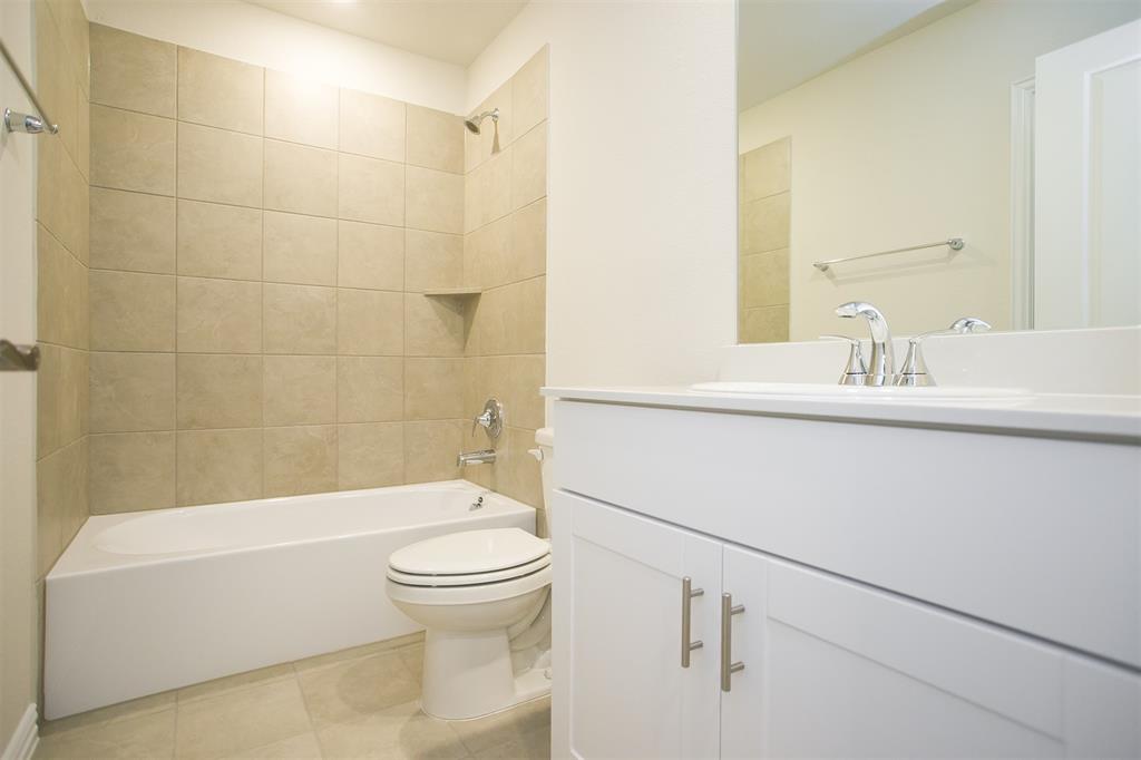 404 Castle Road Sherman, TX 75092 - Photo 17 of 25 a bathroom with a sink a toilet and a bathtub