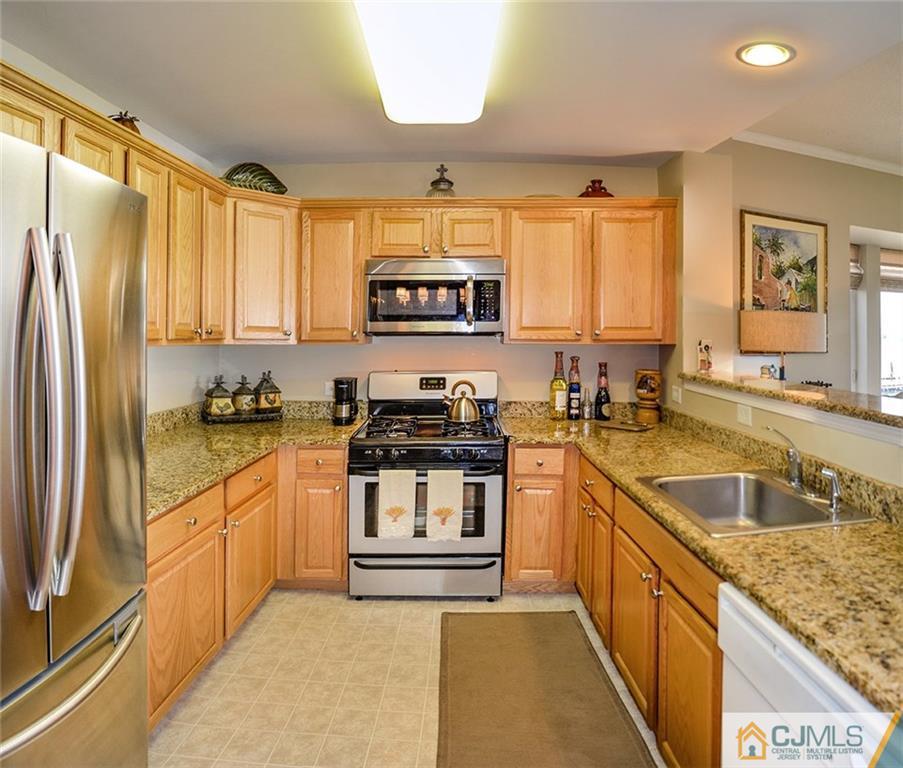 358 Rector Street, Unit A411 Perth Amboy, NJ 08861 - Photo 4 of 18 Gallery Image 4