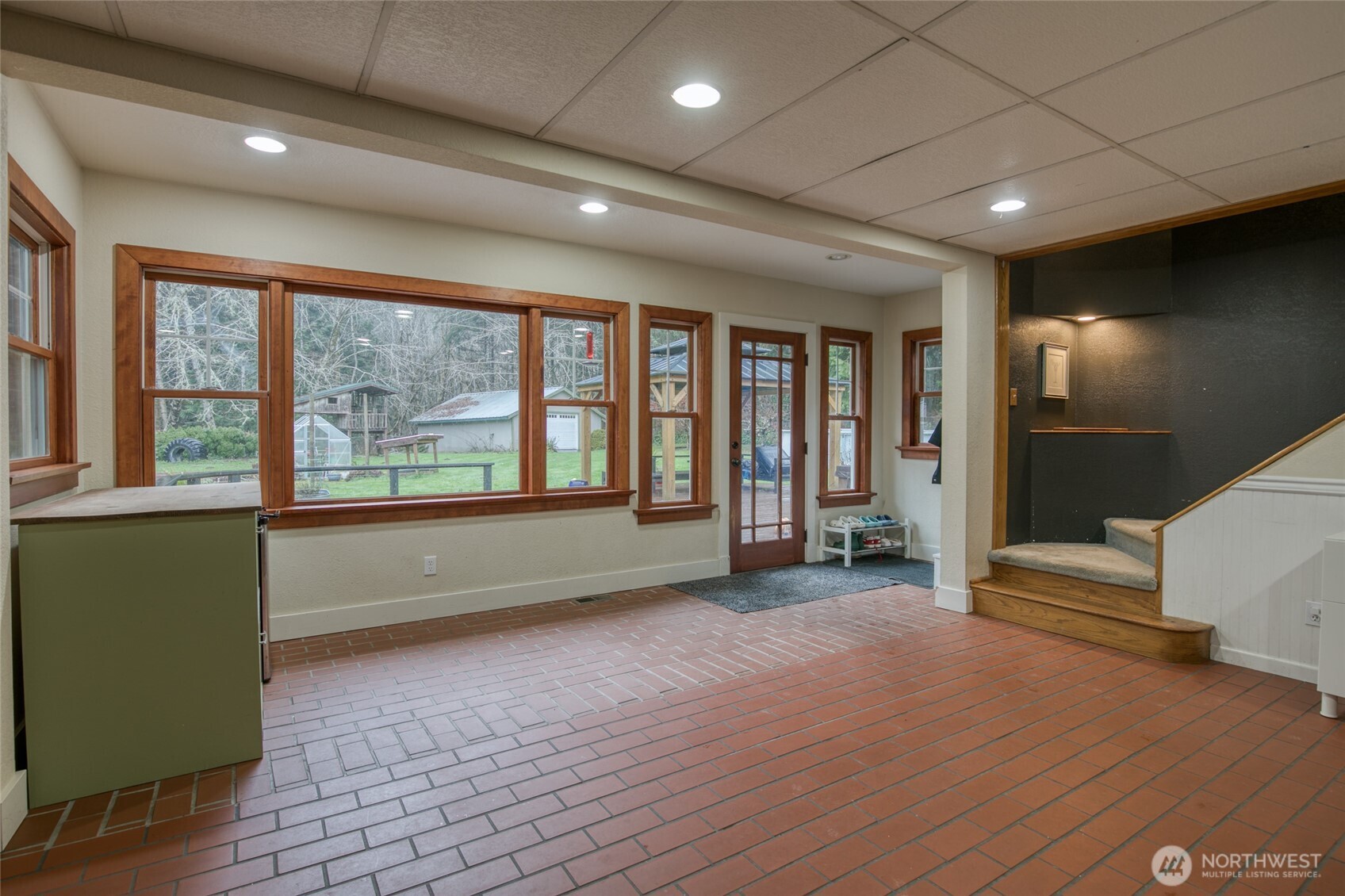 3321 Wishkah Road Aberdeen, WA 98520 - Photo 11 of 40 a view of an empty room with wooden floor and a window