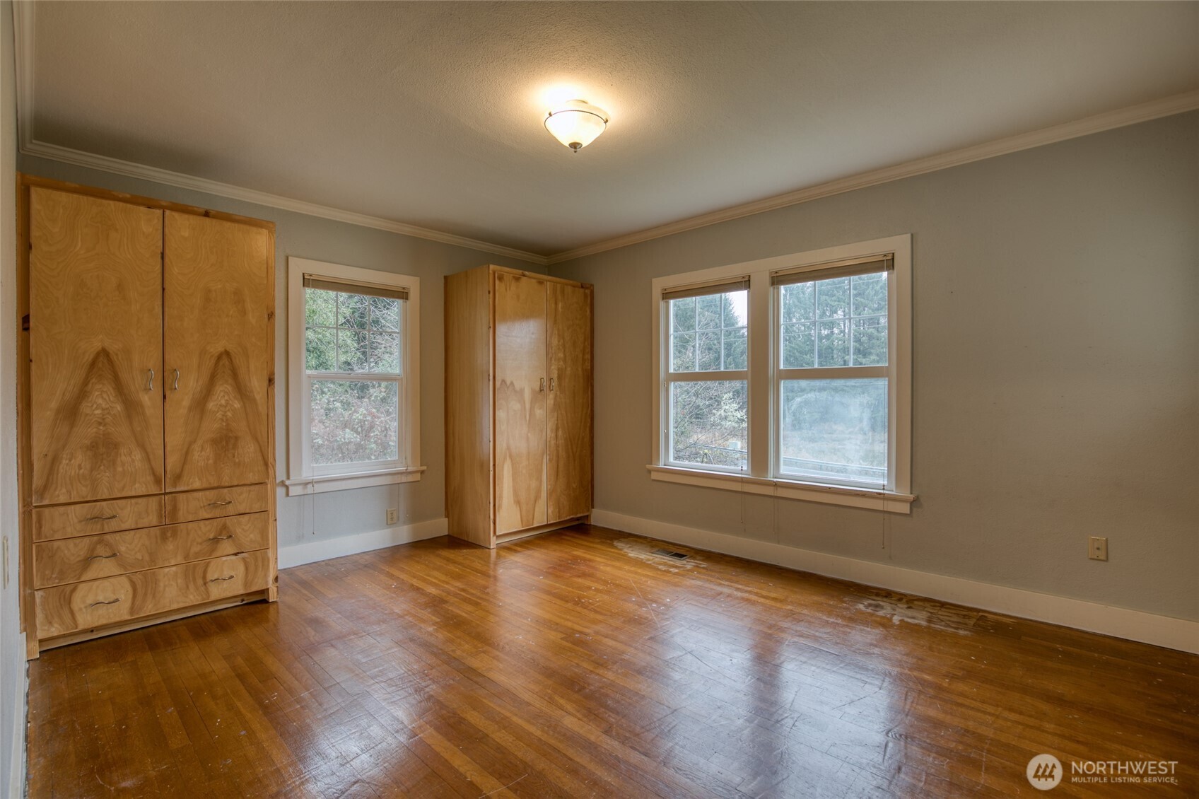 3321 Wishkah Road Aberdeen, WA 98520 - Photo 19 of 40 an empty room with wooden floor and windows with curtains