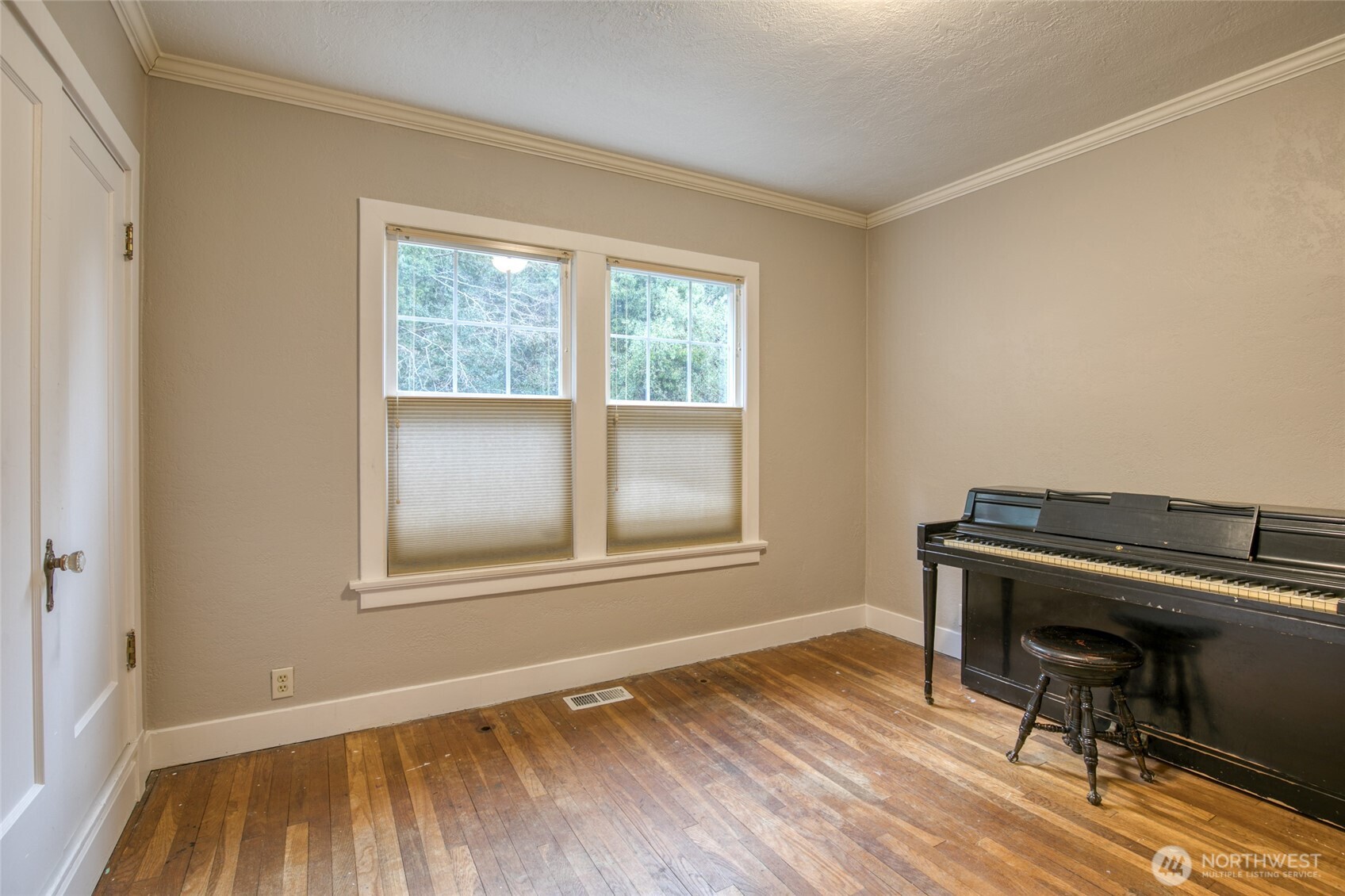 3321 Wishkah Road Aberdeen, WA 98520 - Photo 20 of 40 a view of an empty room with a window and wooden floor