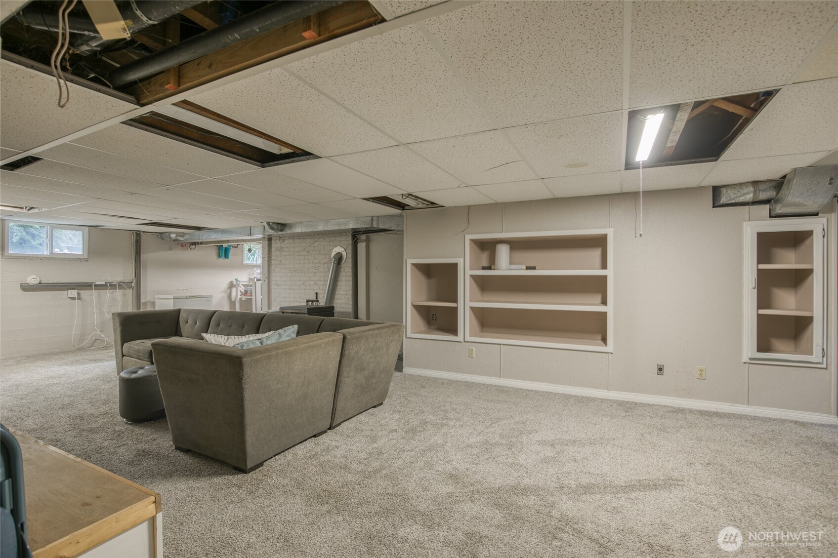 3321 Wishkah Road Aberdeen, WA 98520 - Photo 25 of 40 a living room with furniture and windows
