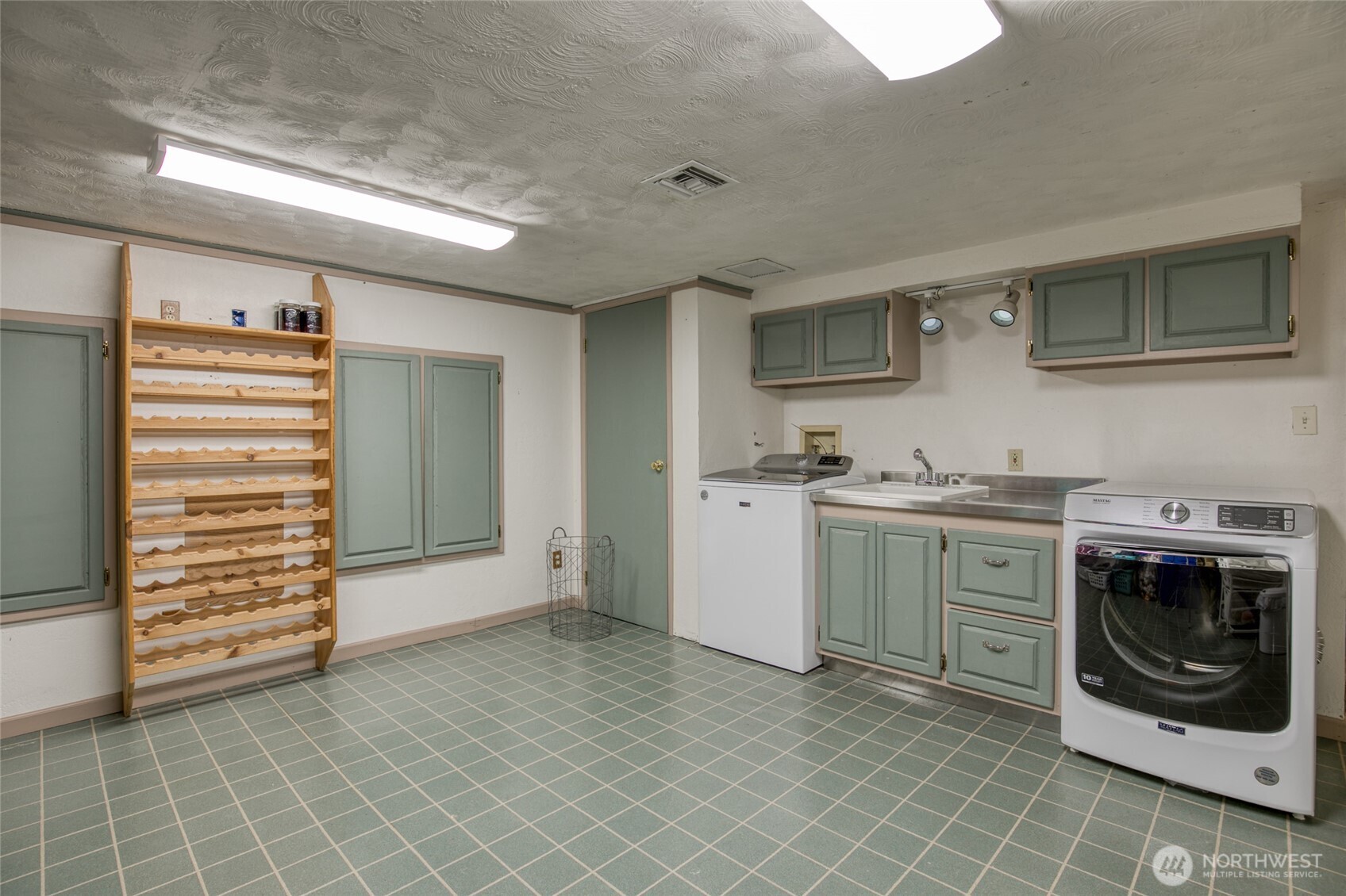3321 Wishkah Road Aberdeen, WA 98520 - Photo 28 of 40 a utility room with cabinets