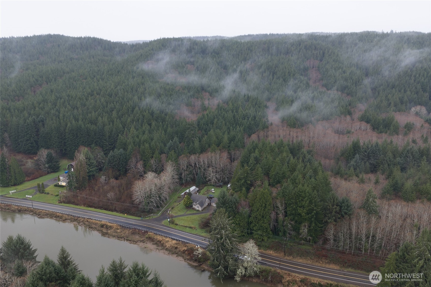 3321 Wishkah Road Aberdeen, WA 98520 - Photo 36 of 40 a view of a back yard from a balcony