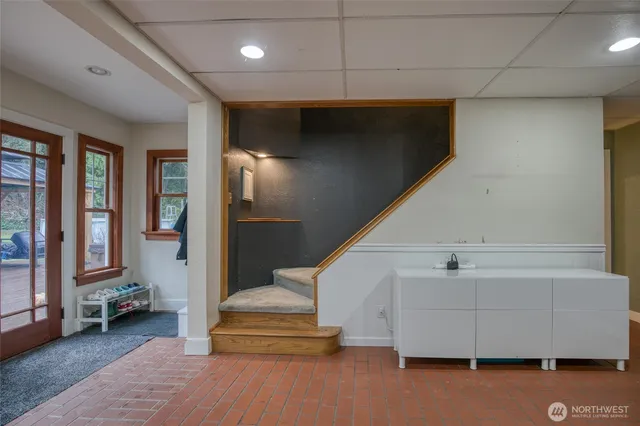 a view of entryway and hall