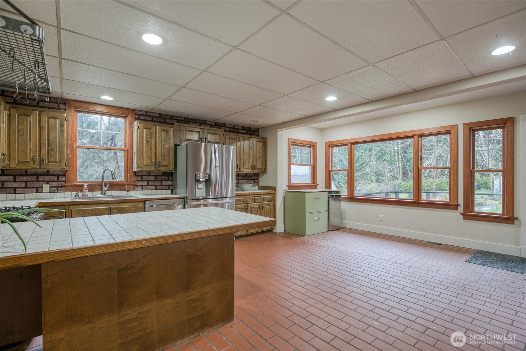 3321 Wishkah Road Aberdeen, WA 98520 - Photo 9 of 40 a large hall with stainless steel appliances granite countertop a large window