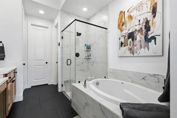 a en suite bathroom with double vanity and a mirror