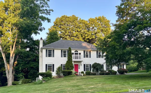 $675,000 | 10 Curtis Farms Road, Middlebury, CT 06762