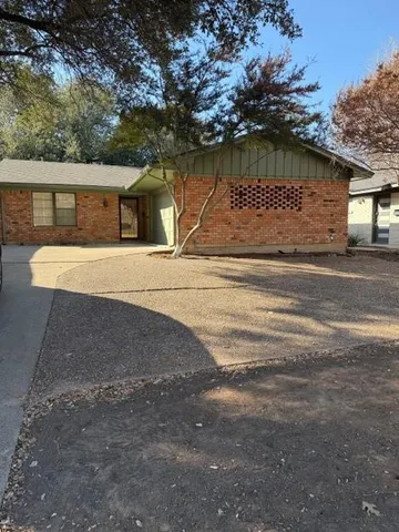 $2,775 | 2728 McCart Avenue, Fort Worth, TX 76110