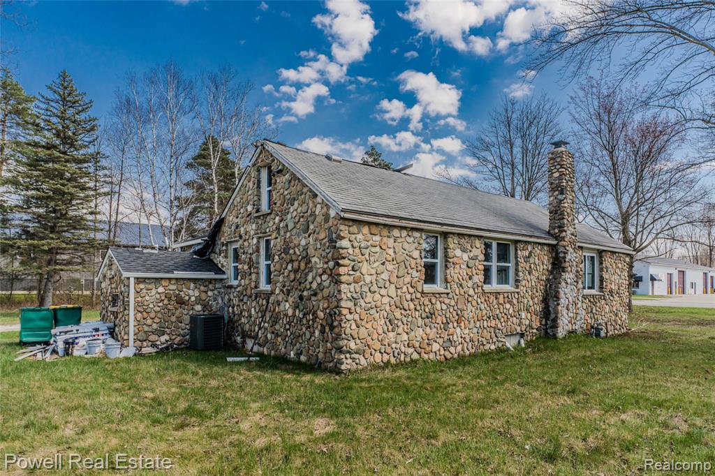 4118 Griswold Road Port Huron, MI 48060 - Photo 6 of 43
