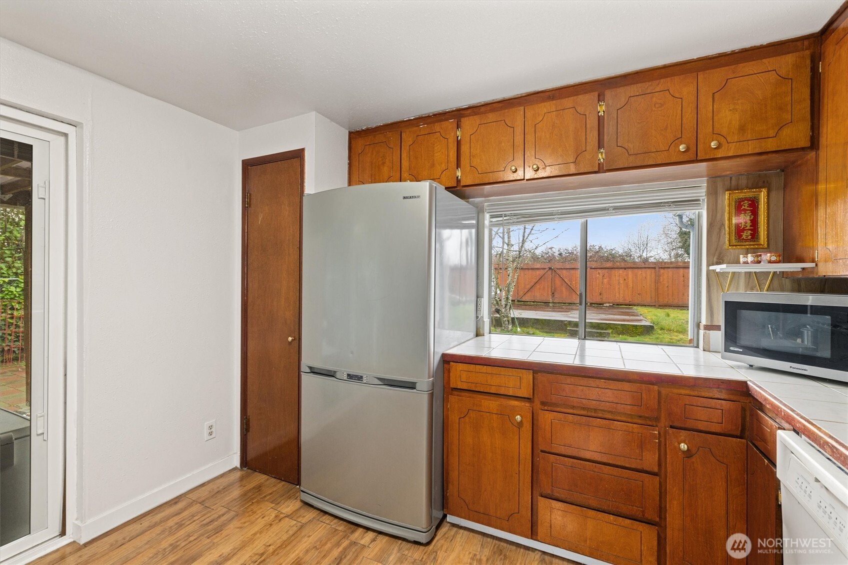 12067 Renton Avenue South Seattle, WA 98178 - Photo 11 of 34