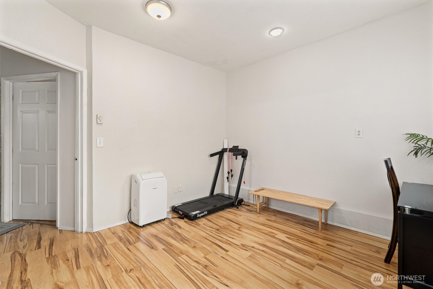 12067 Renton Avenue South Seattle, WA 98178 - Photo 13 of 34