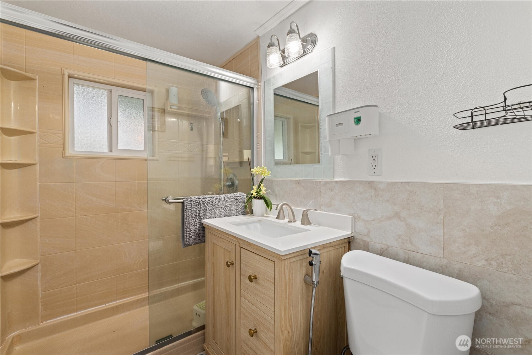 12067 Renton Avenue South Seattle, WA 98178 - Photo 16 of 34