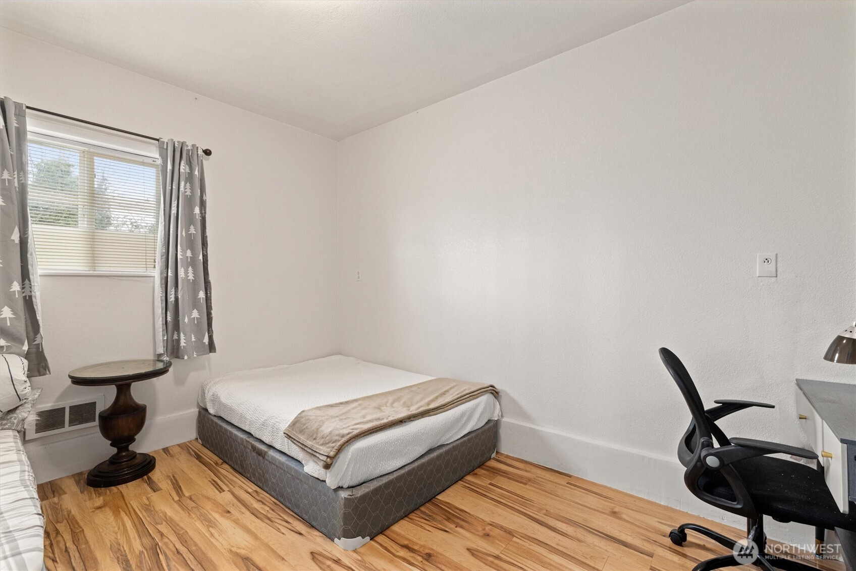 12067 Renton Avenue South Seattle, WA 98178 - Photo 17 of 34