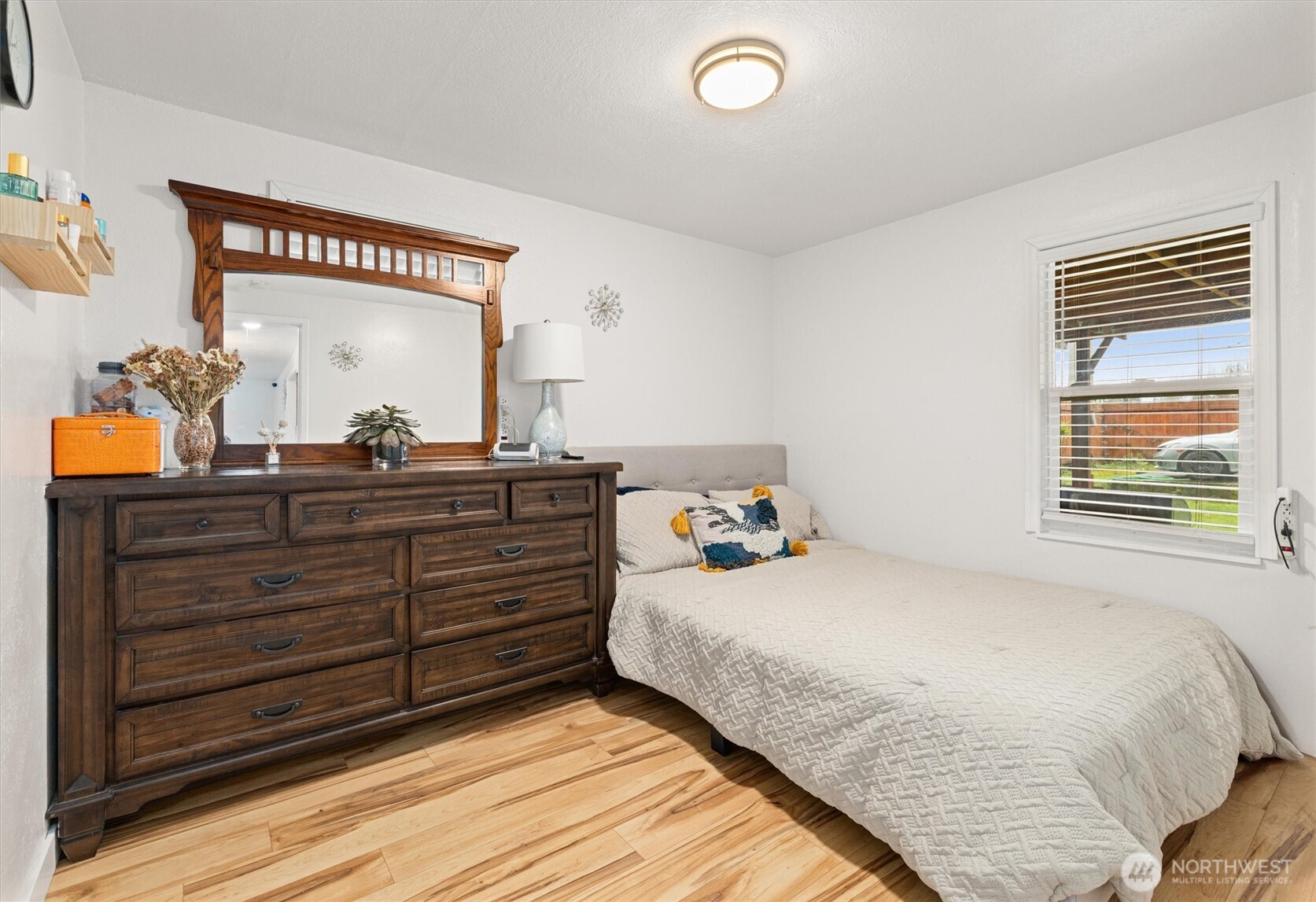 12067 Renton Avenue South Seattle, WA 98178 - Photo 18 of 34