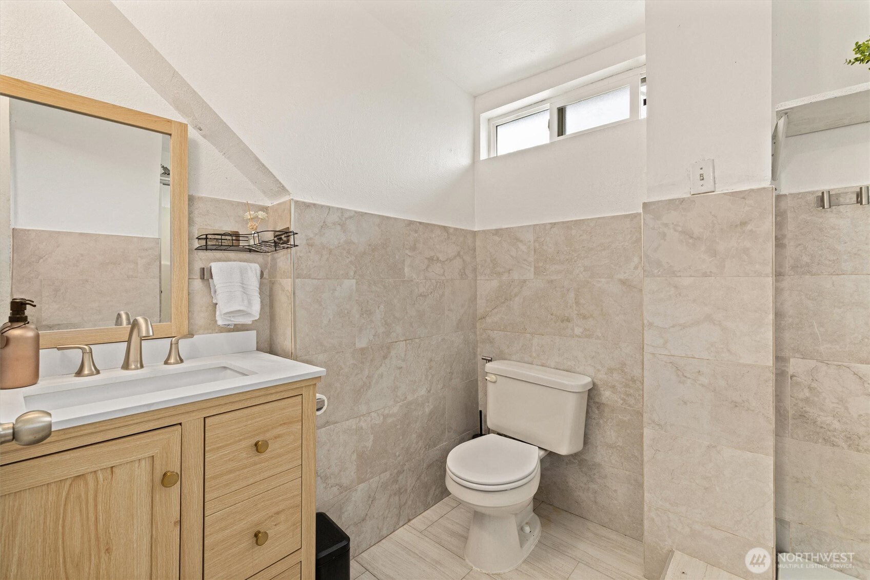 12067 Renton Avenue South Seattle, WA 98178 - Photo 23 of 34