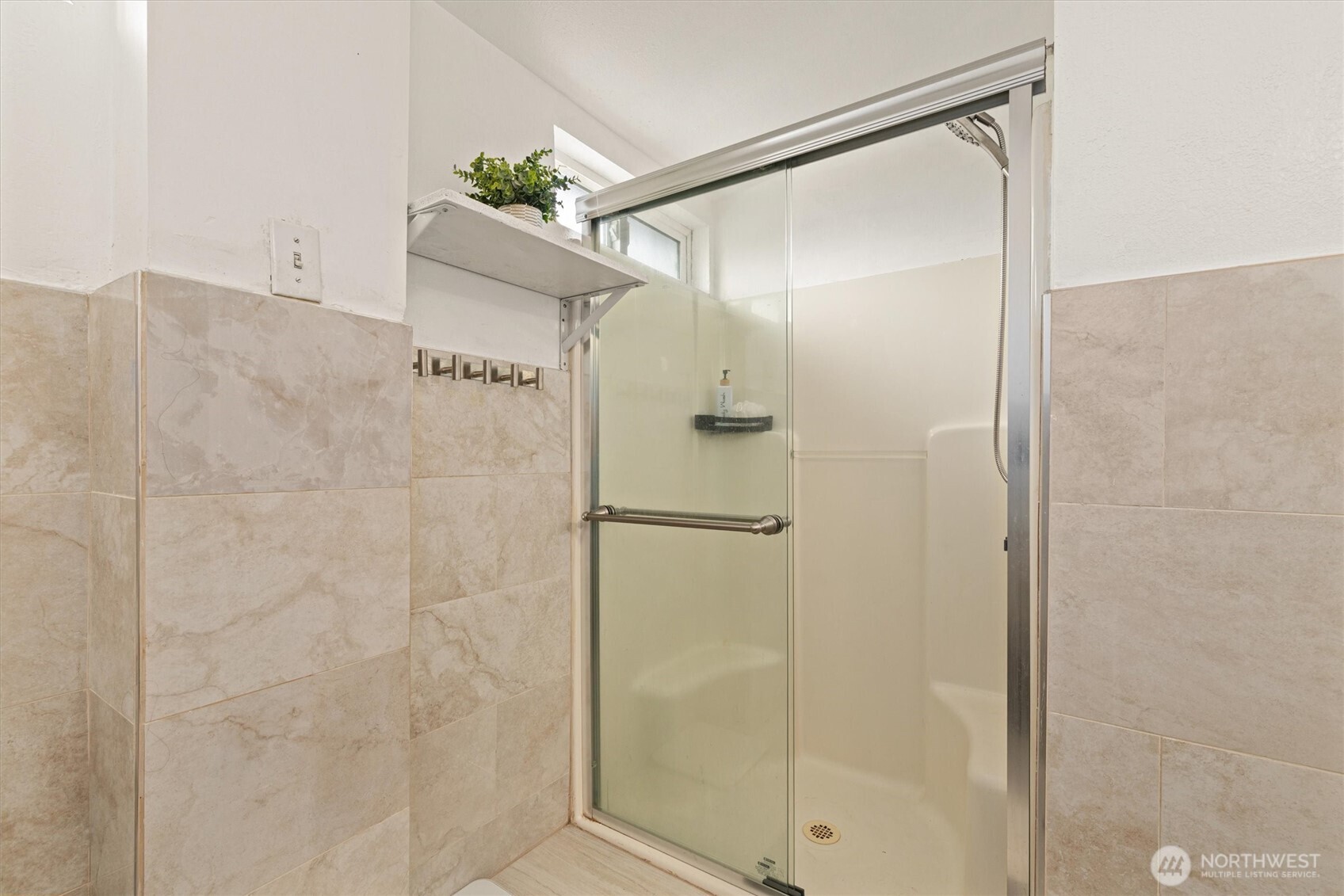 12067 Renton Avenue South Seattle, WA 98178 - Photo 24 of 34