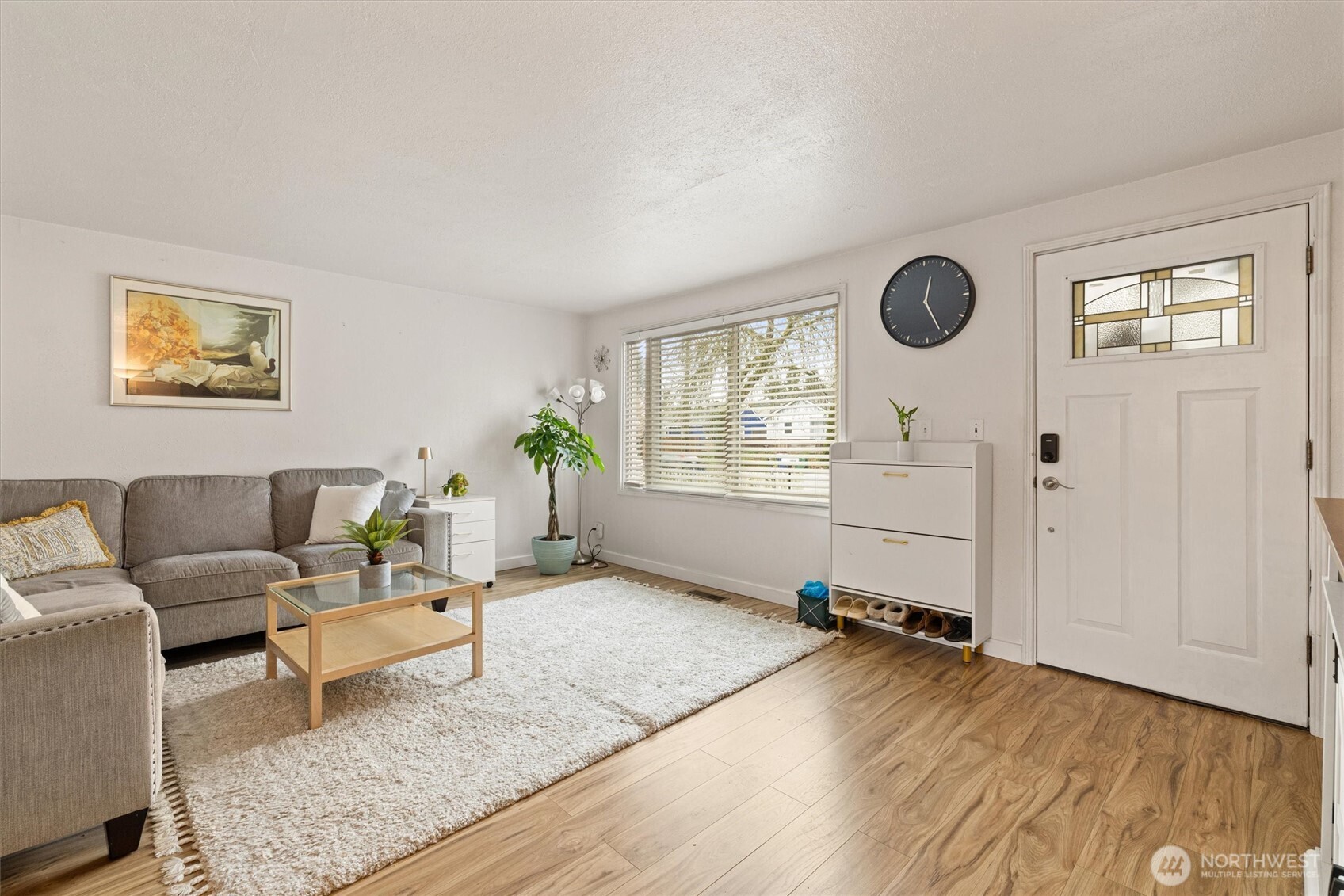 12067 Renton Avenue South Seattle, WA 98178 - Photo 4 of 34
