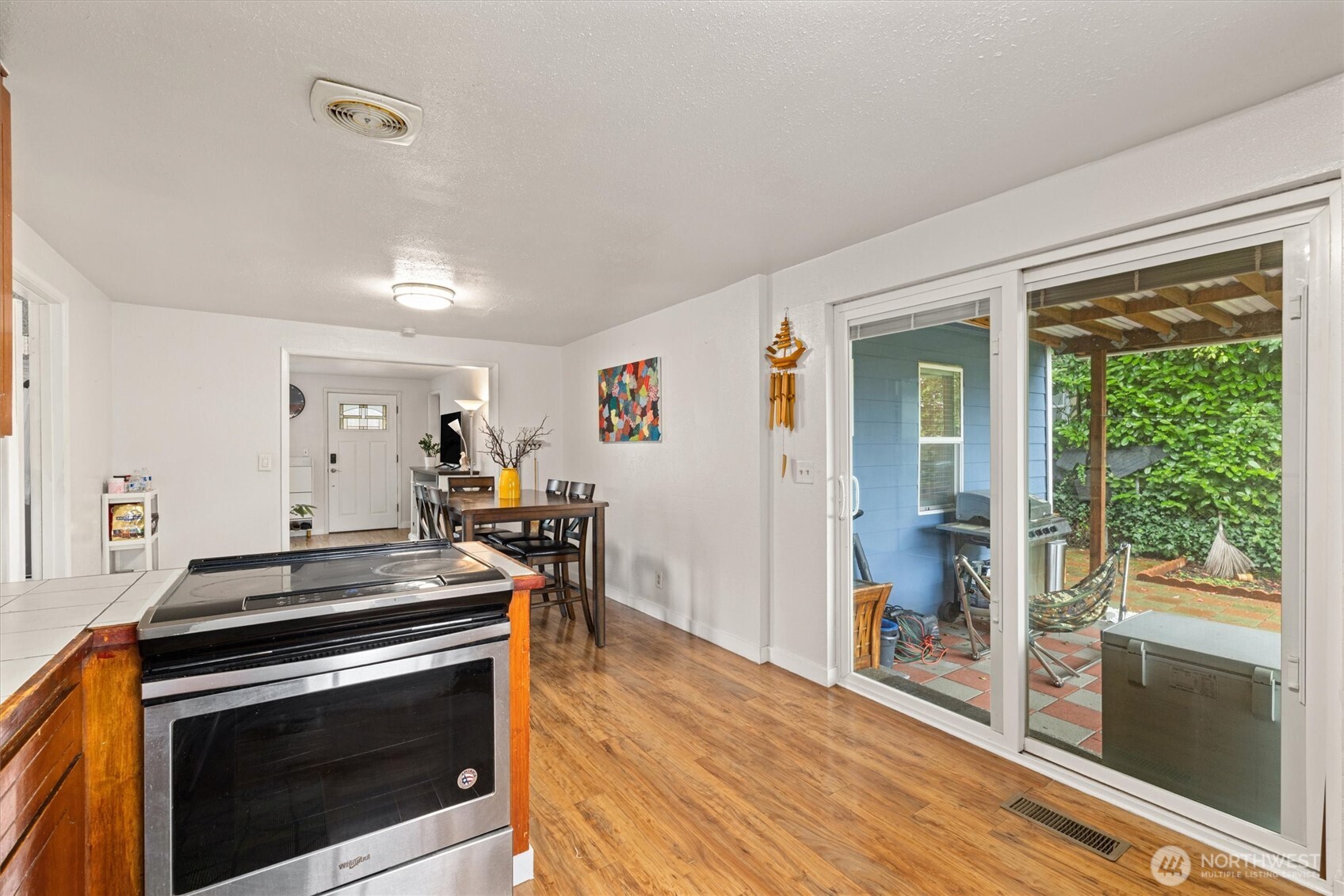 12067 Renton Avenue South Seattle, WA 98178 - Photo 10 of 34