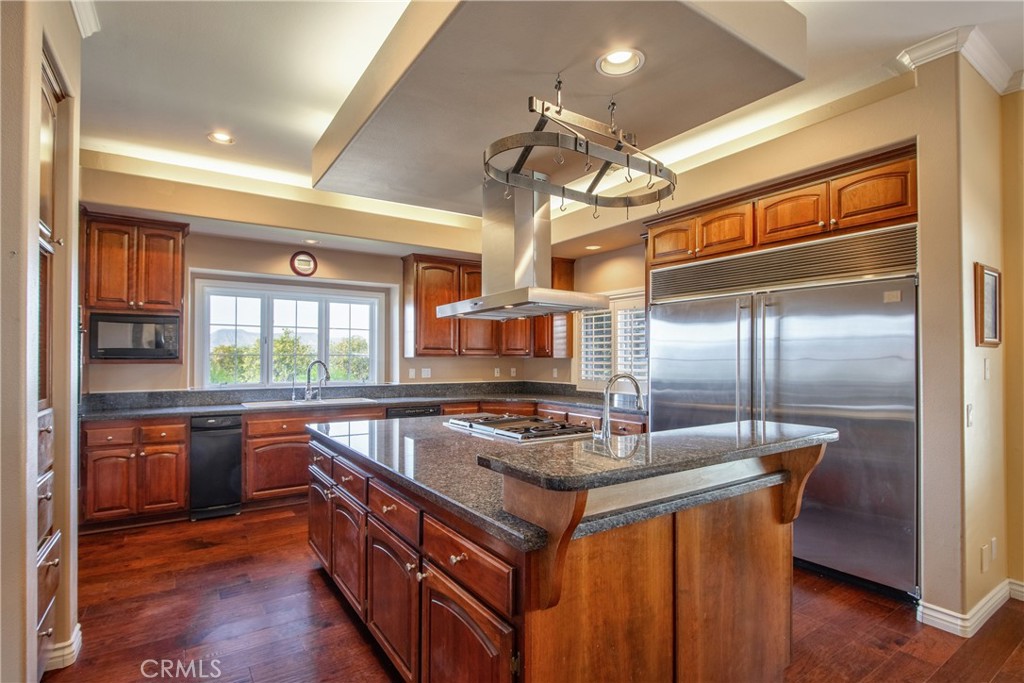 46856 El Prado Road Temecula, CA 92590 - Photo 21 of 75 a kitchen with stainless steel appliances granite countertop a sink stove and refrigerator