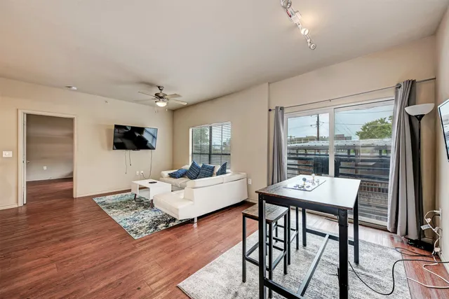 $2,495 | 5117 North Lamar Boulevard, Unit 102, Austin, TX 78751