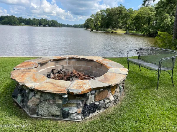 $1,249,000 | 386 Little Acre Lane, Bath, NC 27808