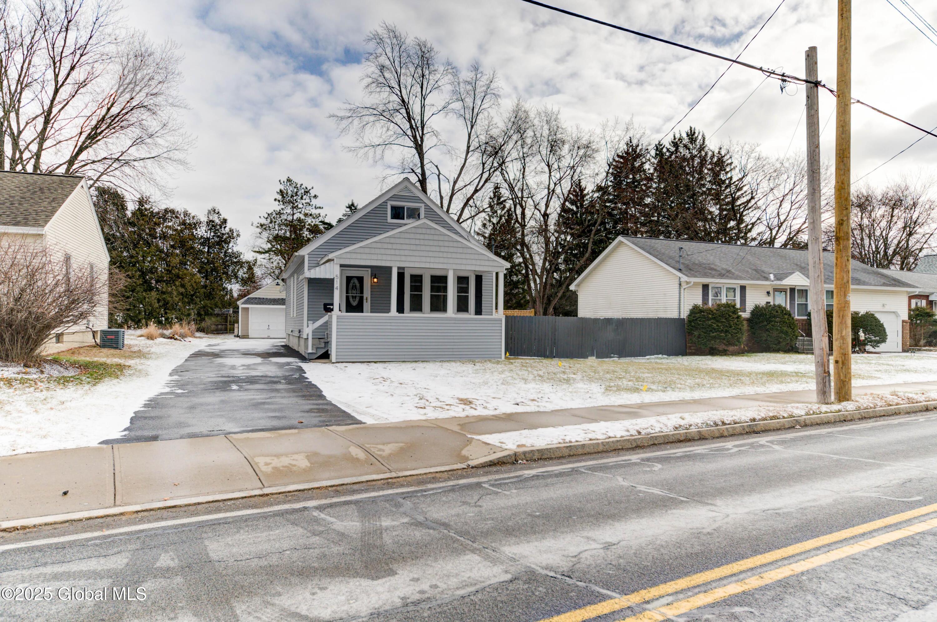 514 Kings Road Schenectady, NY 12304 - Photo 2 of 33 514 Kings Rd-3