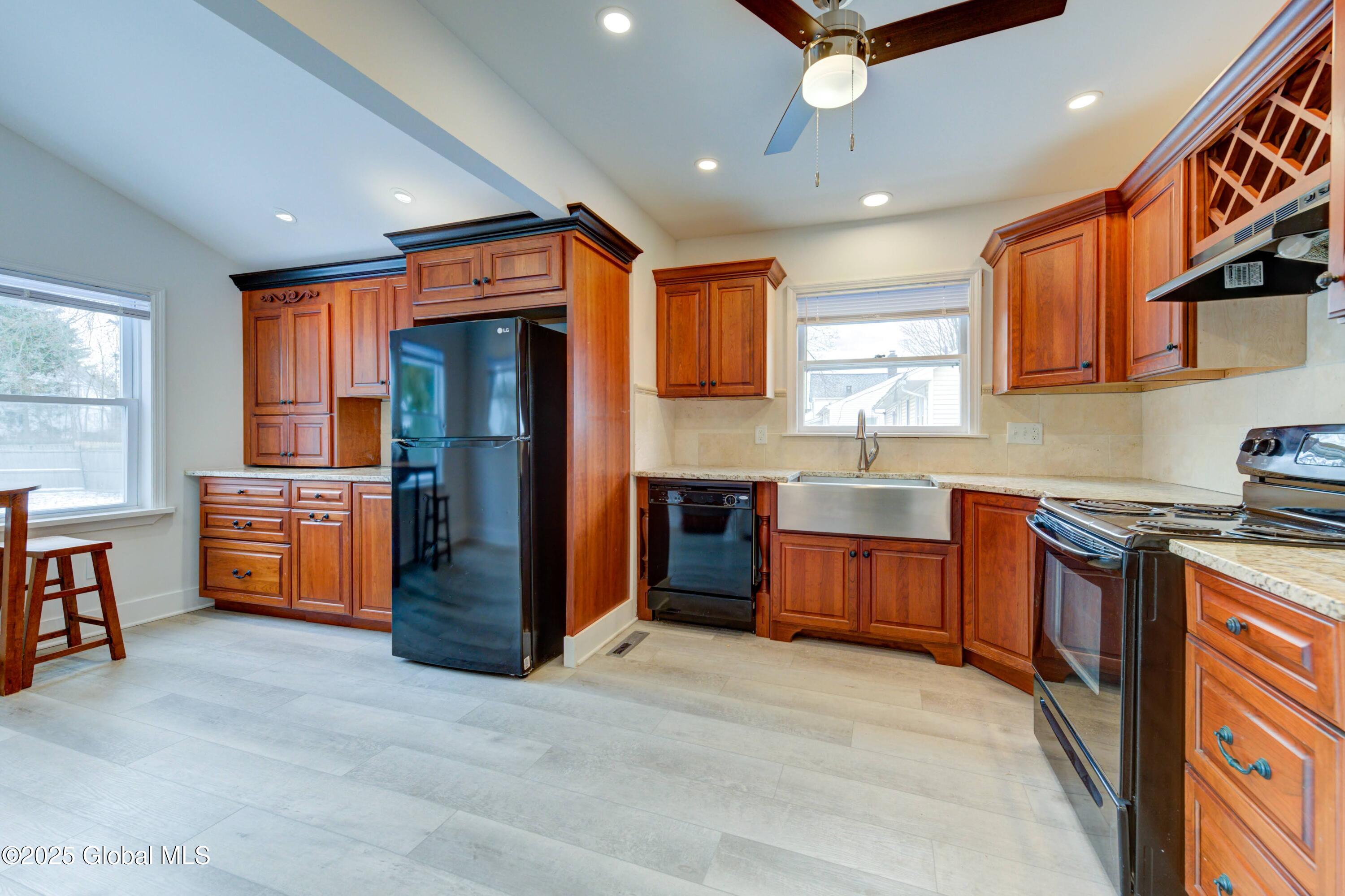 514 Kings Road Schenectady, NY 12304 - Photo 4 of 33 514 Kings Rd-20