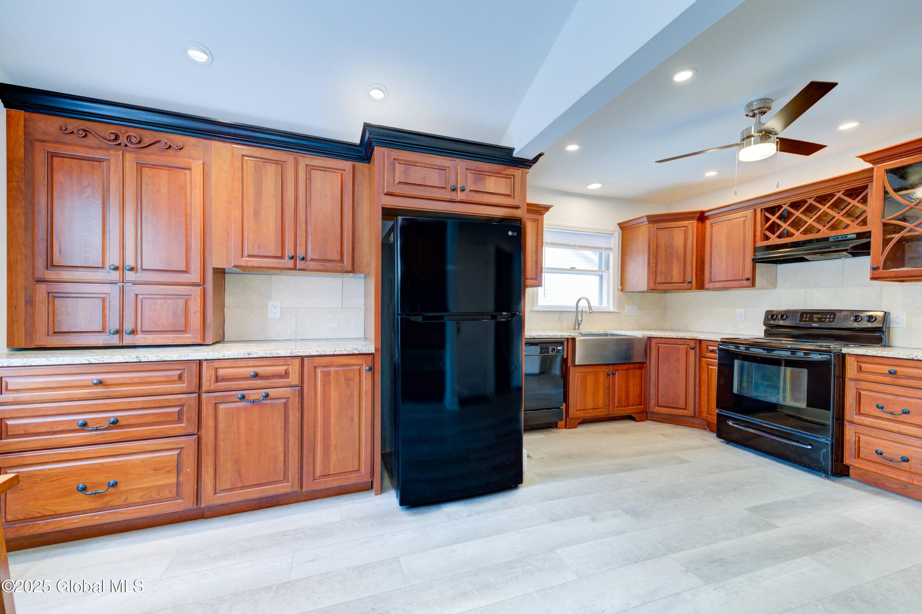 514 Kings Road Schenectady, NY 12304 - Photo 5 of 33 514 Kings Rd-22