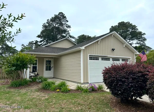 $2,400 | 102 Bay Tree Circle, Hampstead, NC 28443