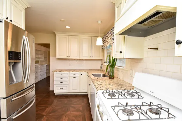 $3,395 | 652 65th Street, Oakland, CA 94609