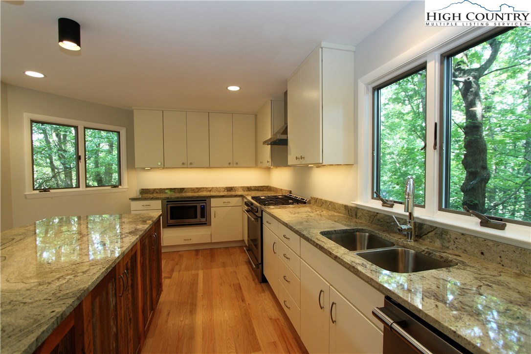 166 Arbor Lane Boone, NC 28607 - Photo 7 of 36 Gallery Image 7