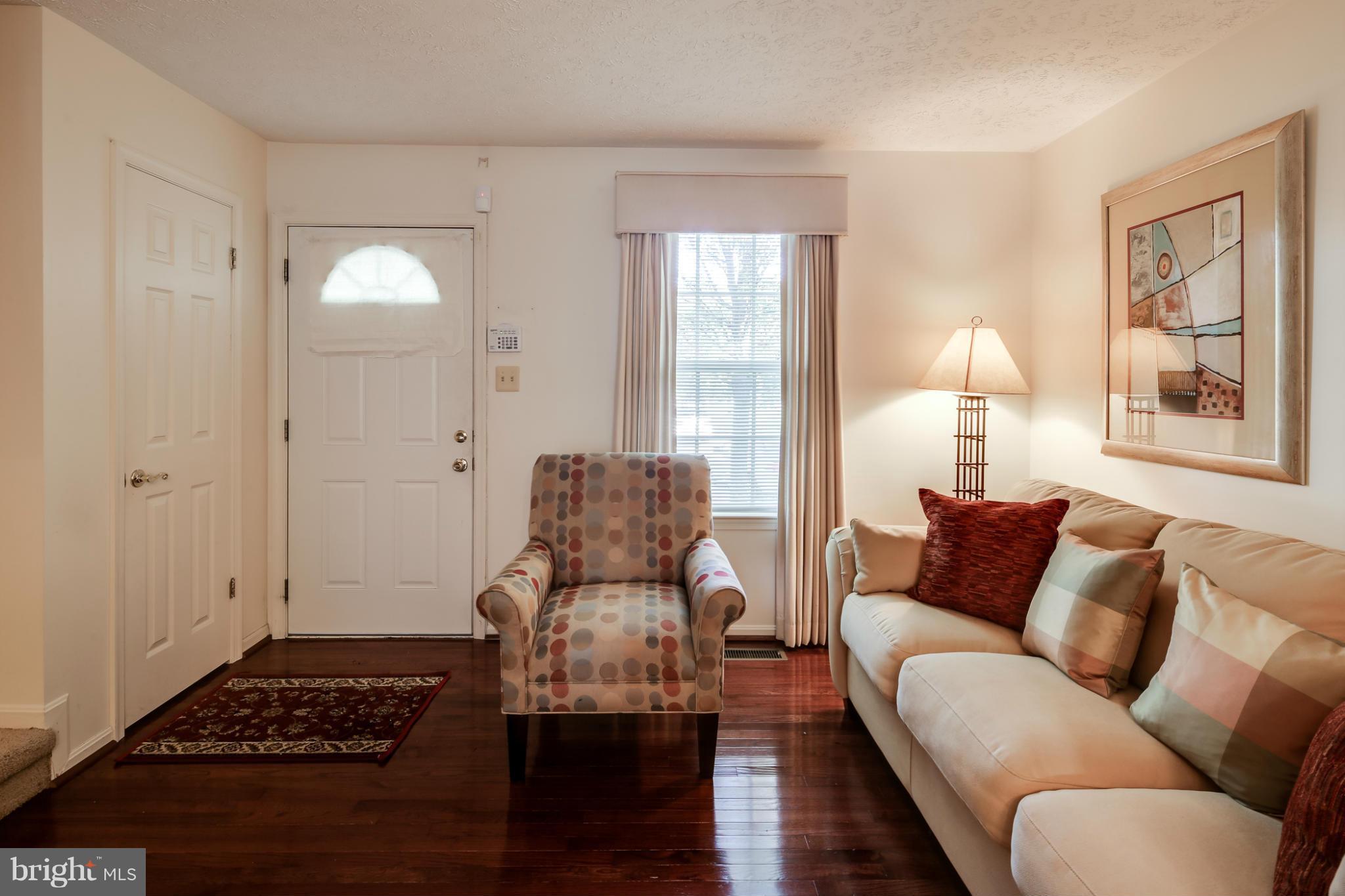 2108 Riding Crop Way Baltimore, MD 21244 - Photo 5 of 30 Living Room