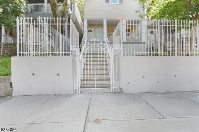 a view of entryway with a white fence