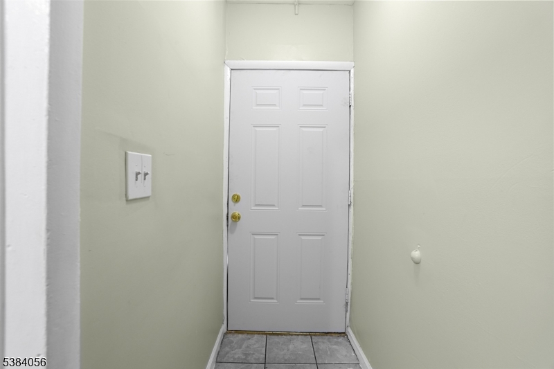 406 South 15th Street Newark, NJ 07103 - Photo 7 of 32 a view of a livingroom