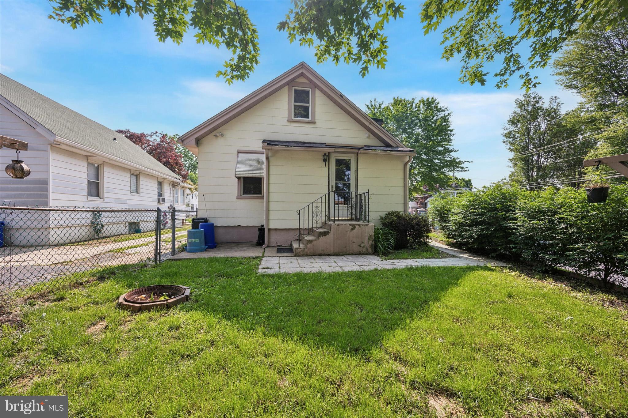 20 West Forestview Road Brookhaven, PA 19015 - Photo 29 of 34 a backyard of a house with seating space